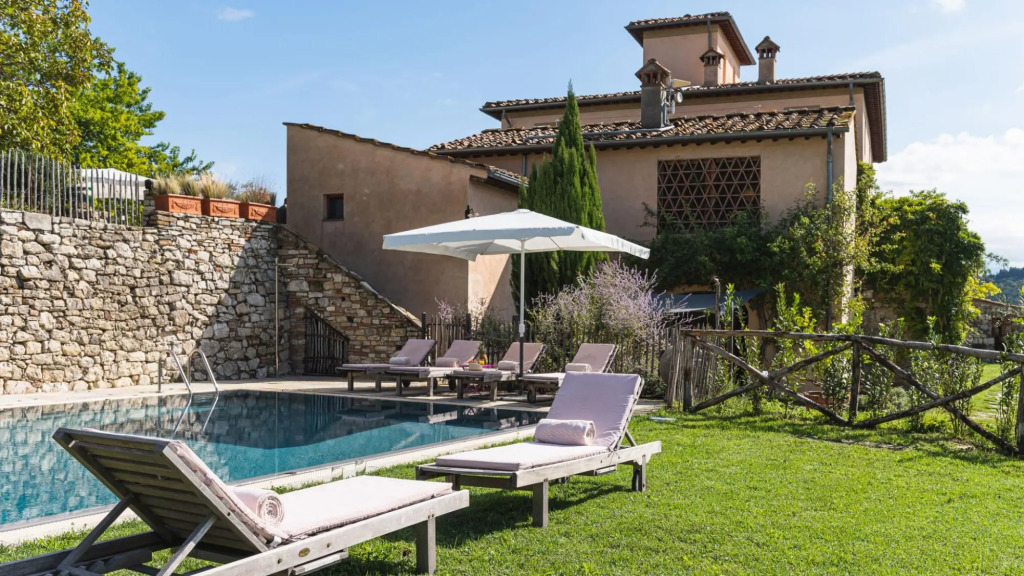 Villa just 14 km to Florence, 8 bedrooms. Private garden, pool heated and Wi-Fi!-La Leopoldina