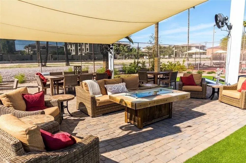 116 Fully Furnished 1BR Suite-Prime Location! by RedAwning