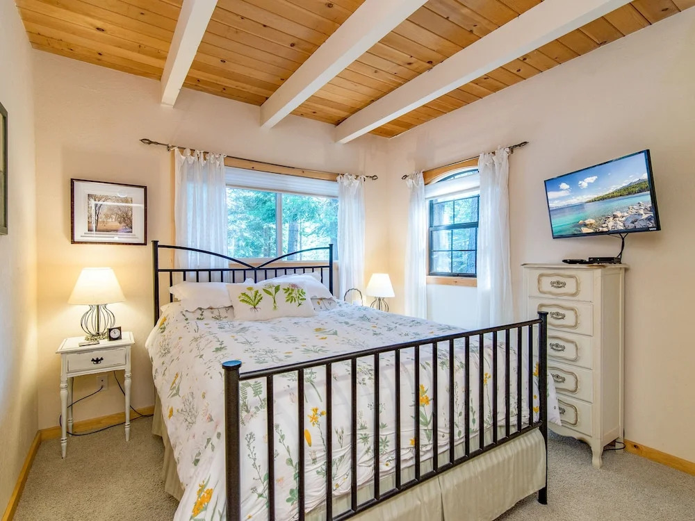 3br  In The Woods, Near Beach 3 Bedroom Cabin
