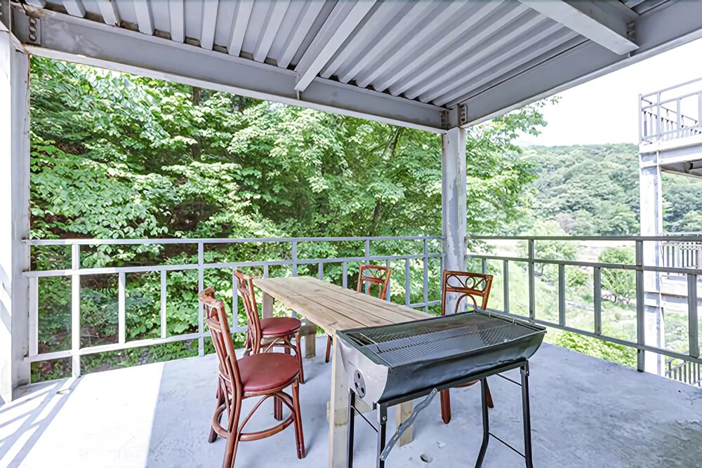 Yangju Aris Pension