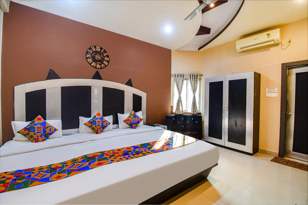 FabHotel Prime Rockstar Suites - Nr Park Circus 7 Point