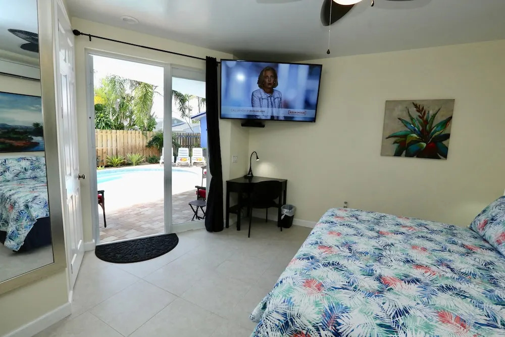 Fantasy Island Inn, Caters to Men