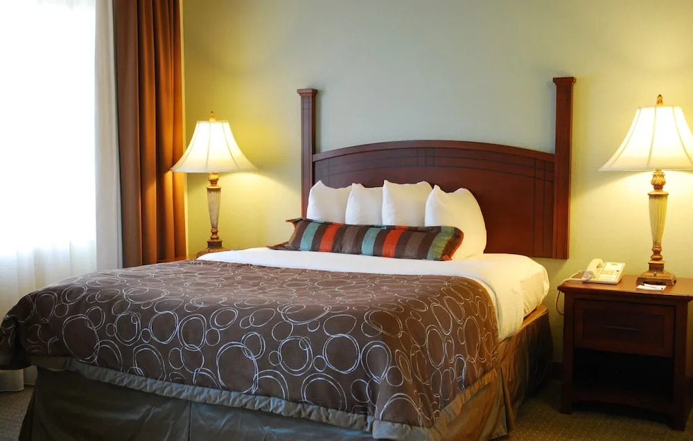 Staybridge Suites Savannah Airport