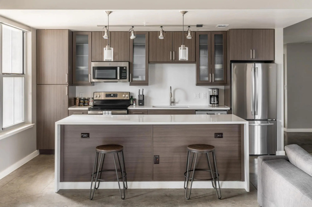 Austin Awesome 2BD 2BA Downtown Apartment