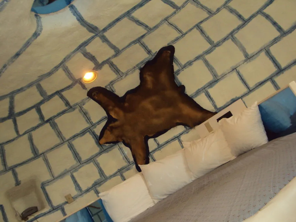 Red Carpet Inn & FantaSuite Hotel