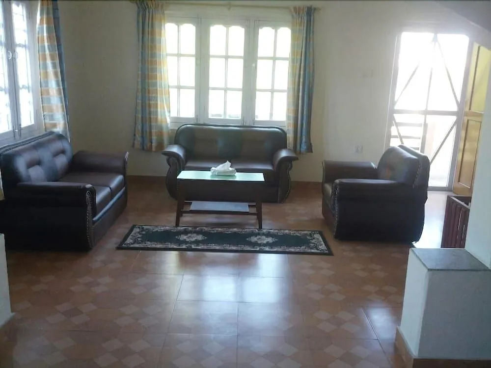 Lakeway Apartments and Rooms