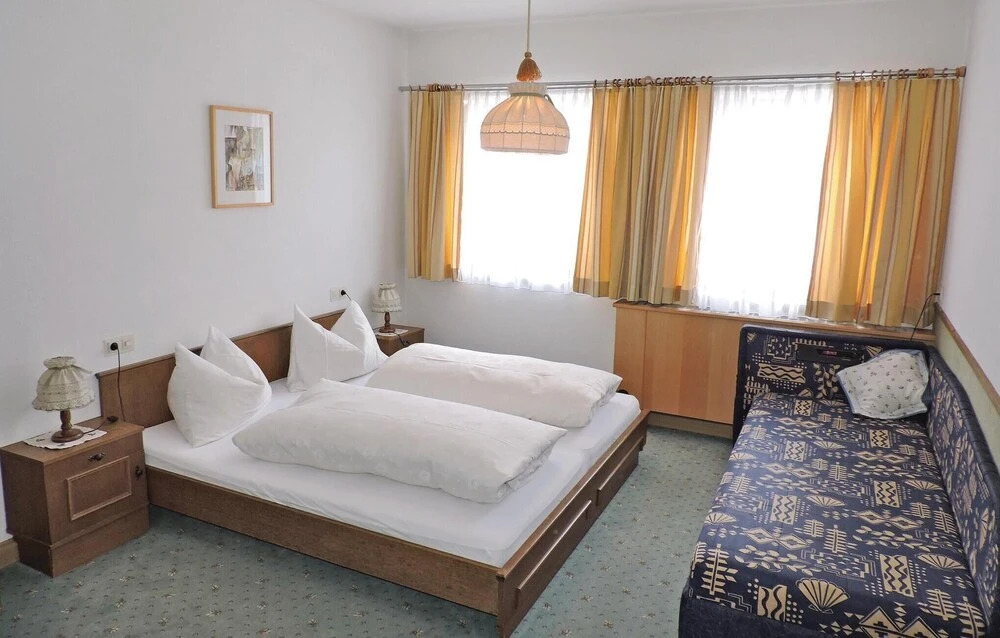 Stunning Apartment in Schnann With 2 Bedrooms and Wifi