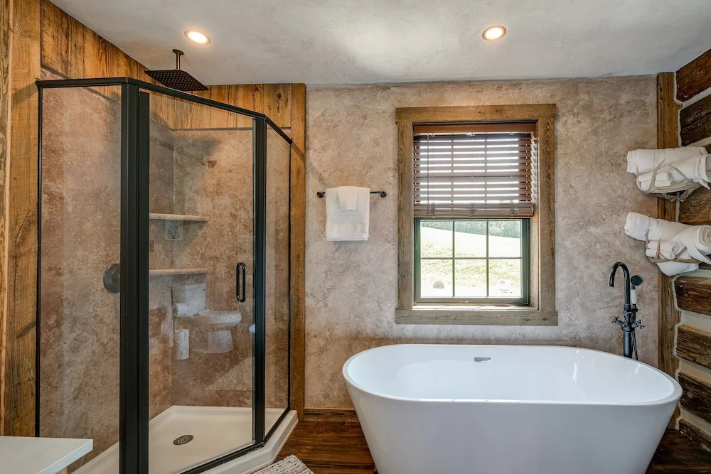 Bedford Cabin w/ Porch, 5 Mi to Historic District!