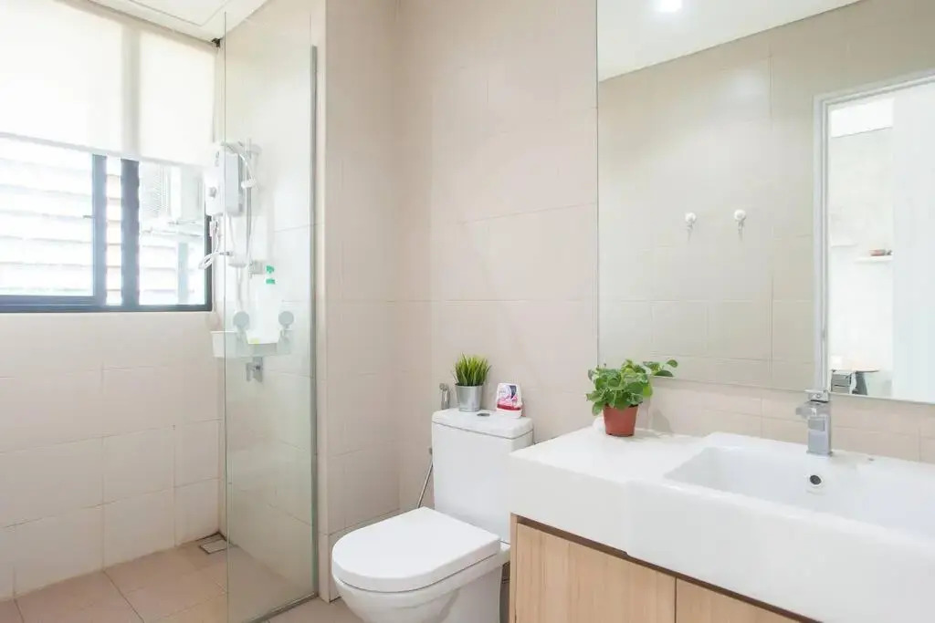 iCity 1Bedroom Apt Near Mall FREE PARKING & WIFI