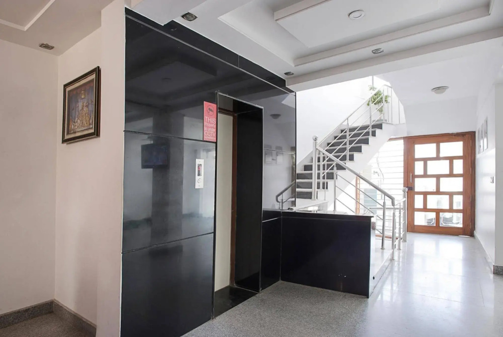 OYO 410 Hotel Lily Bay Inn