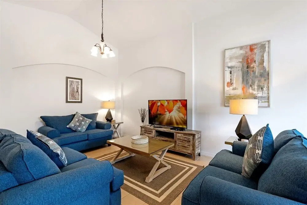 Lovely 4 Bedroom, 3.5 Bath Home With South Facing Pool and spa - 521