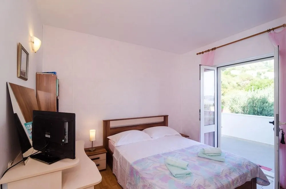 Leo's Room