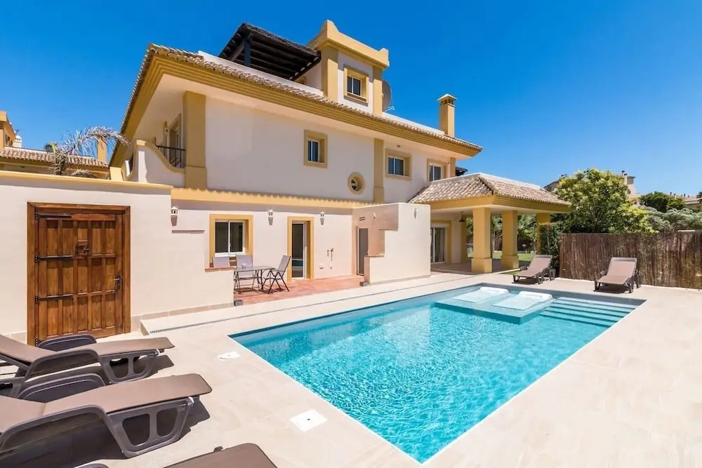 Charming 4-Bed Villa in San Roque