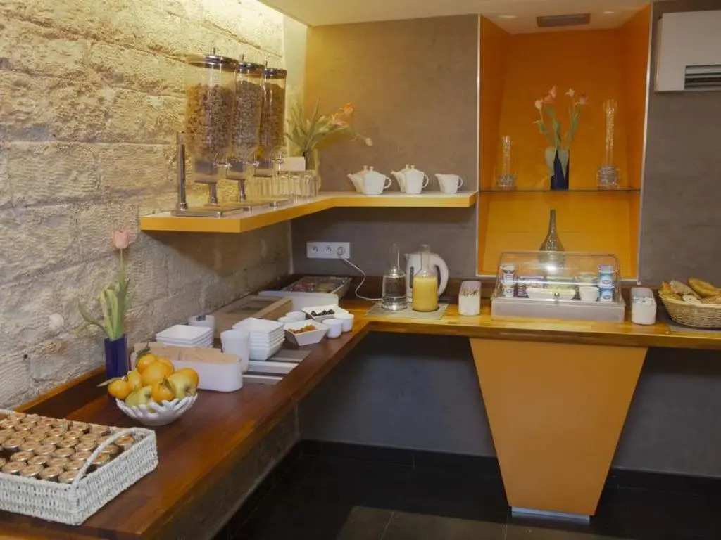 Hôtel Lumières Montmartre Paris