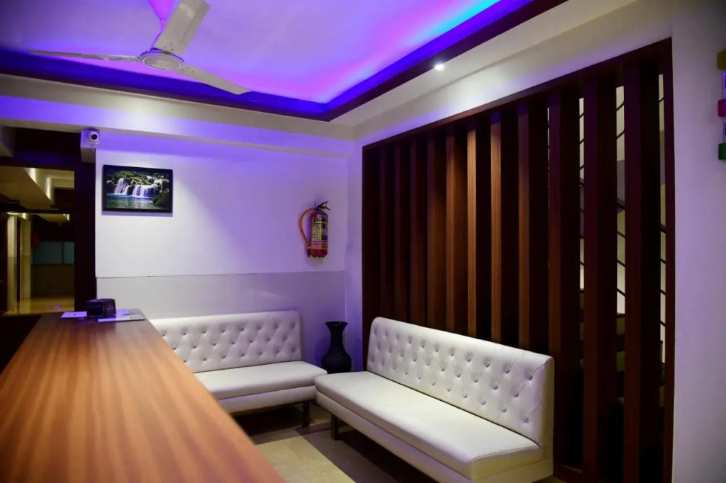 Hotel Monarch Center Point near Dahanu Beach, Bordi