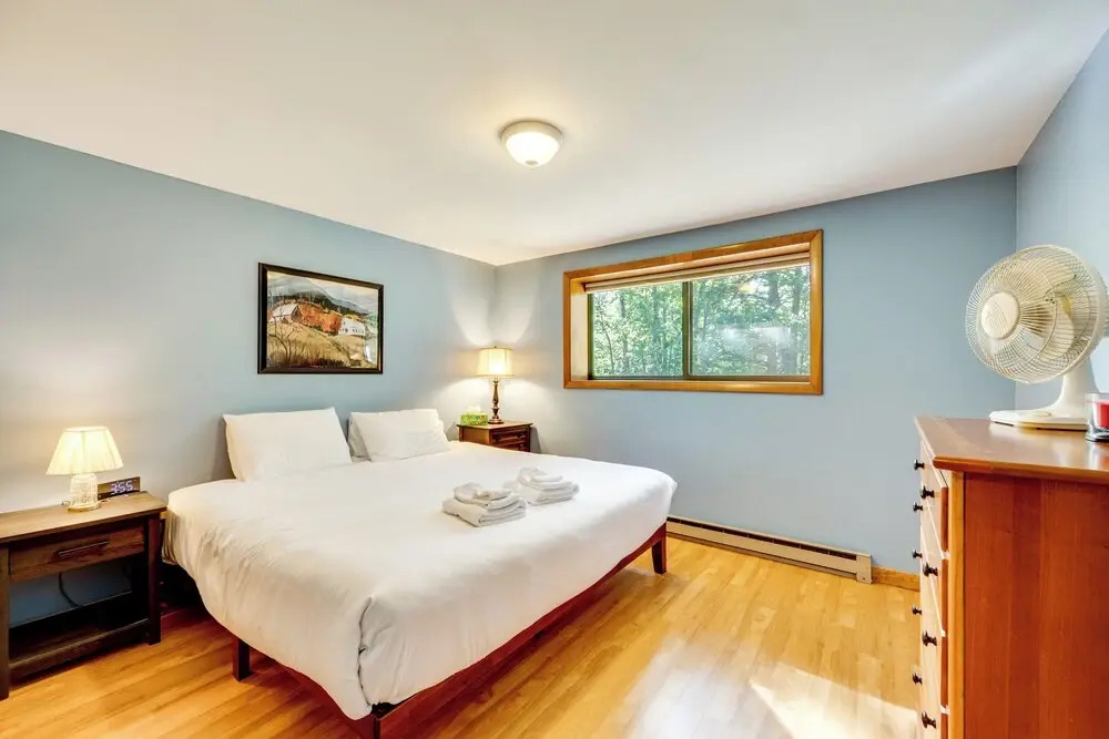 Near Skiing & Hiking! North Conway Gem w/ Balcony