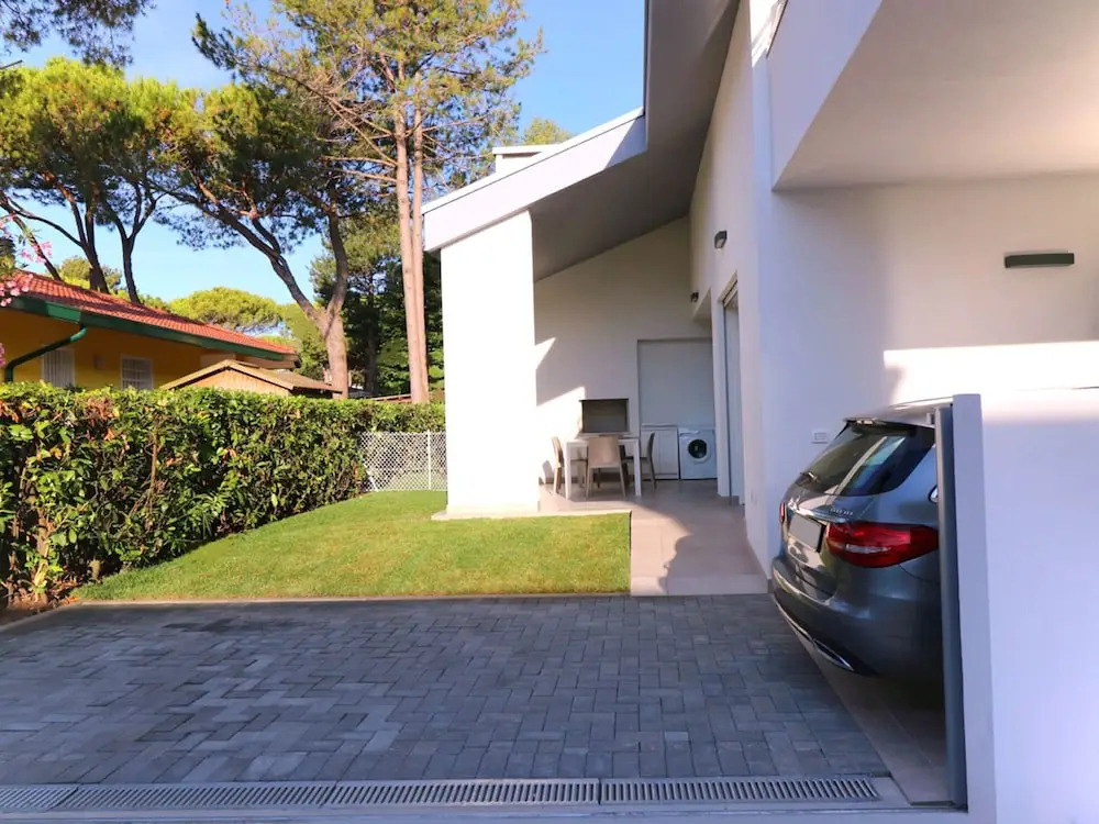 Stunning Villa With Private Fenced Garden and bbq