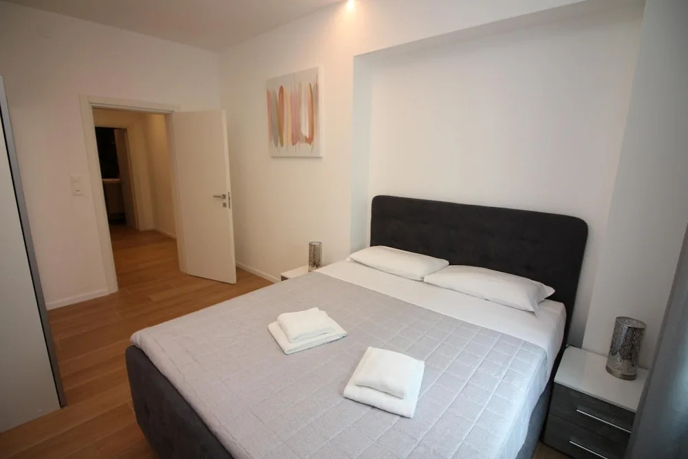 Boutique Apartment 9