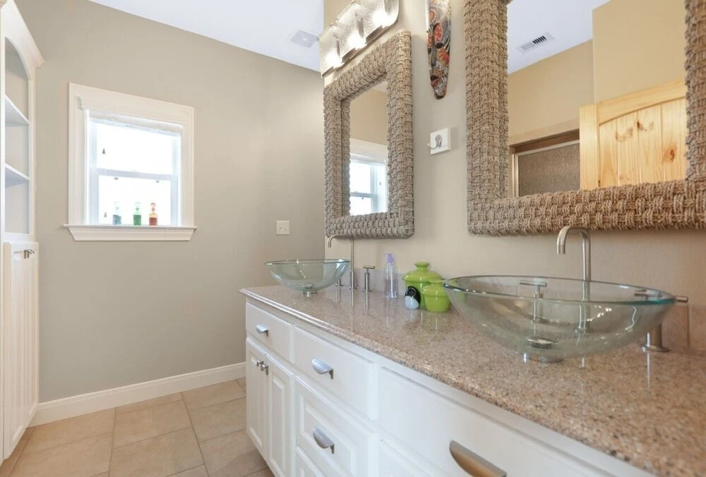 Lazy Days 4 Bedroom Home by Redawning