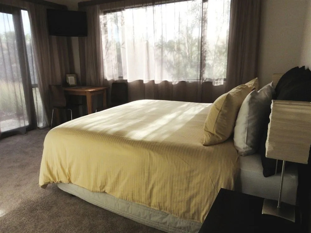 Pine Hill Lodge In Vineyard