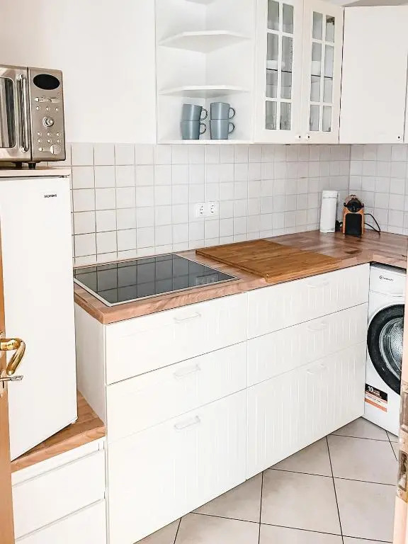 Schöne Wohnung, eigene Terrasse, privater Parkplatz, Wi-Fi, Waschmaschine, 3P