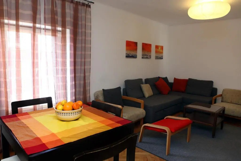 Spacious Piran Central Apartment for 5 Pax BG