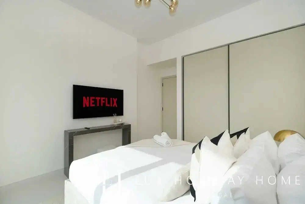 LUX The Marina Vista Beachfront Suite