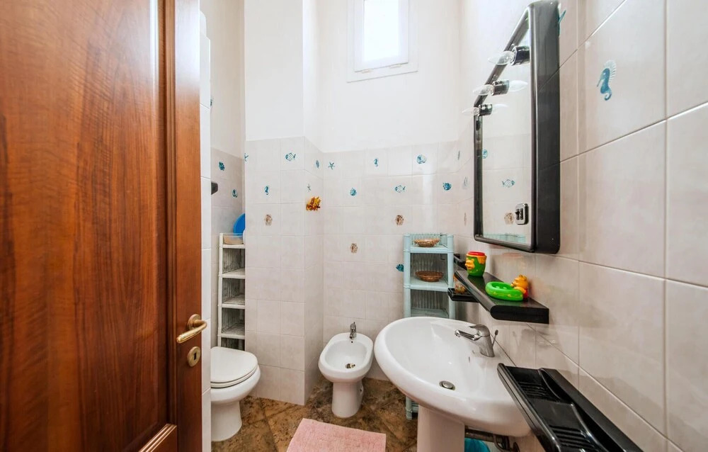 Stunning Apartment in La Maddalena With 5 Bedrooms and Wifi