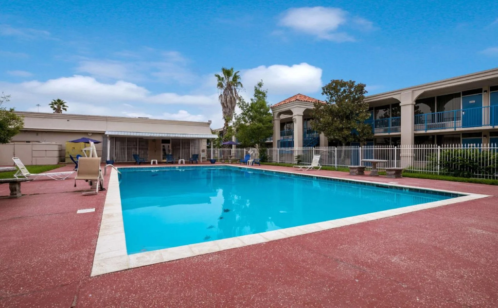 Calloway Inn & Suites