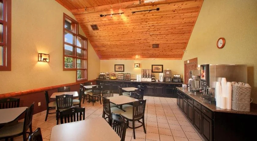 Bearskin Lodge on the River