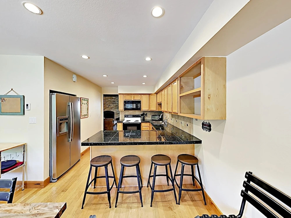 New Listing! Vail Valley Escape, Shuttle To Slopes 3 Bedroom Townhouse