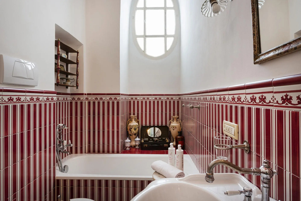 Fancy Apartment in Palazzo Grimaldi by Wonderful Italy