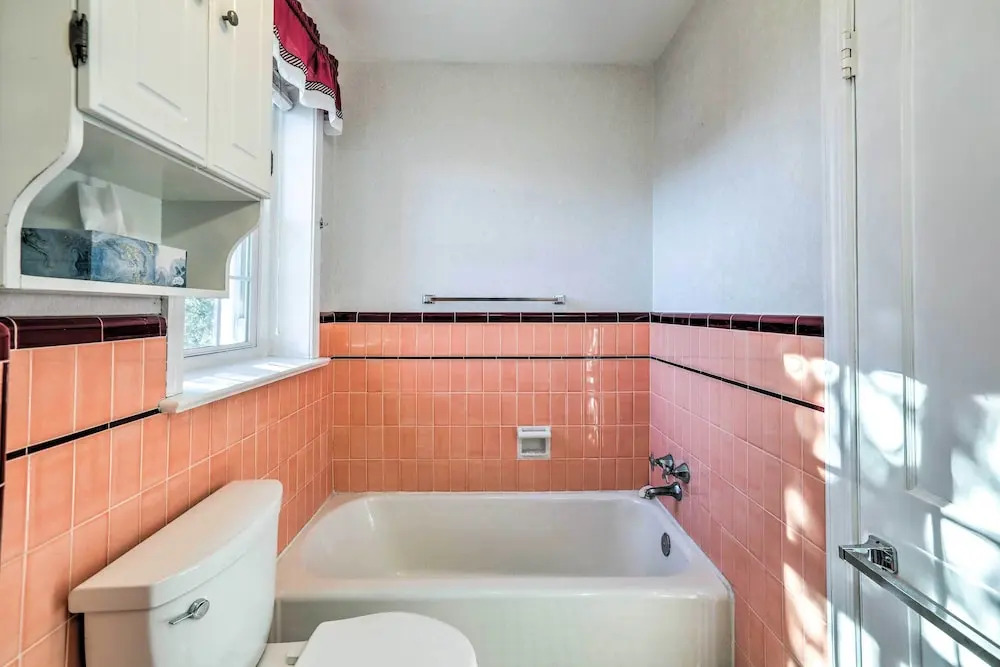 Townhome w/ Porch, 7 Mi to Lincoln Financial Field