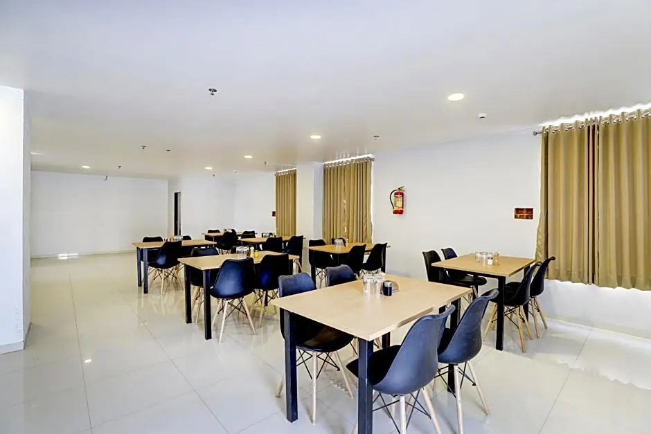 OYO SilverKey 80945 Ace Hotel