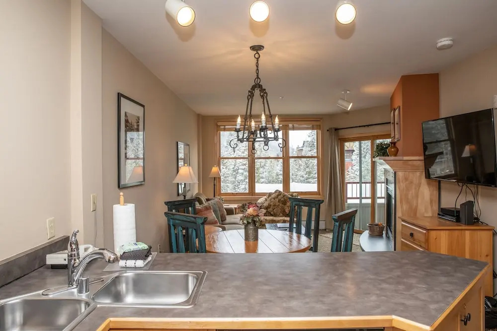 8282 Silver Mill 1 Bedroom Condo by RedAwning