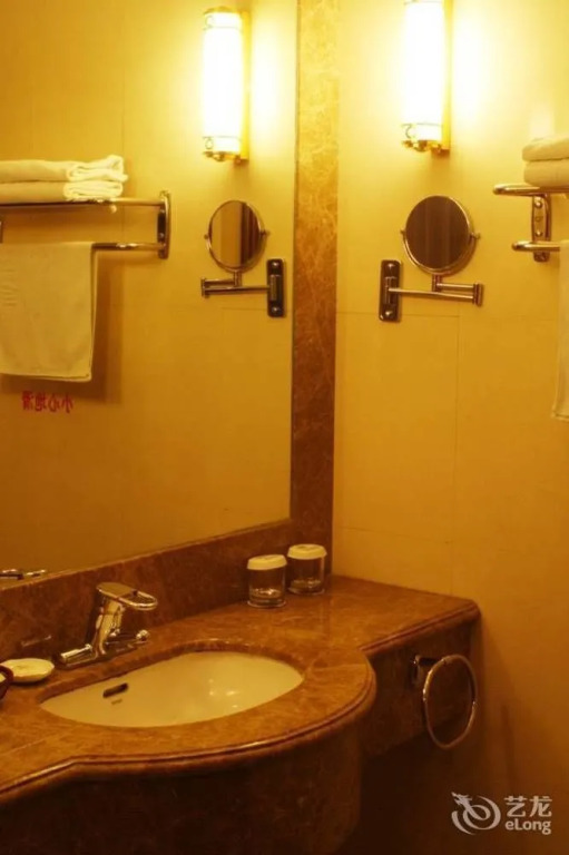 Royal Palace Hotel