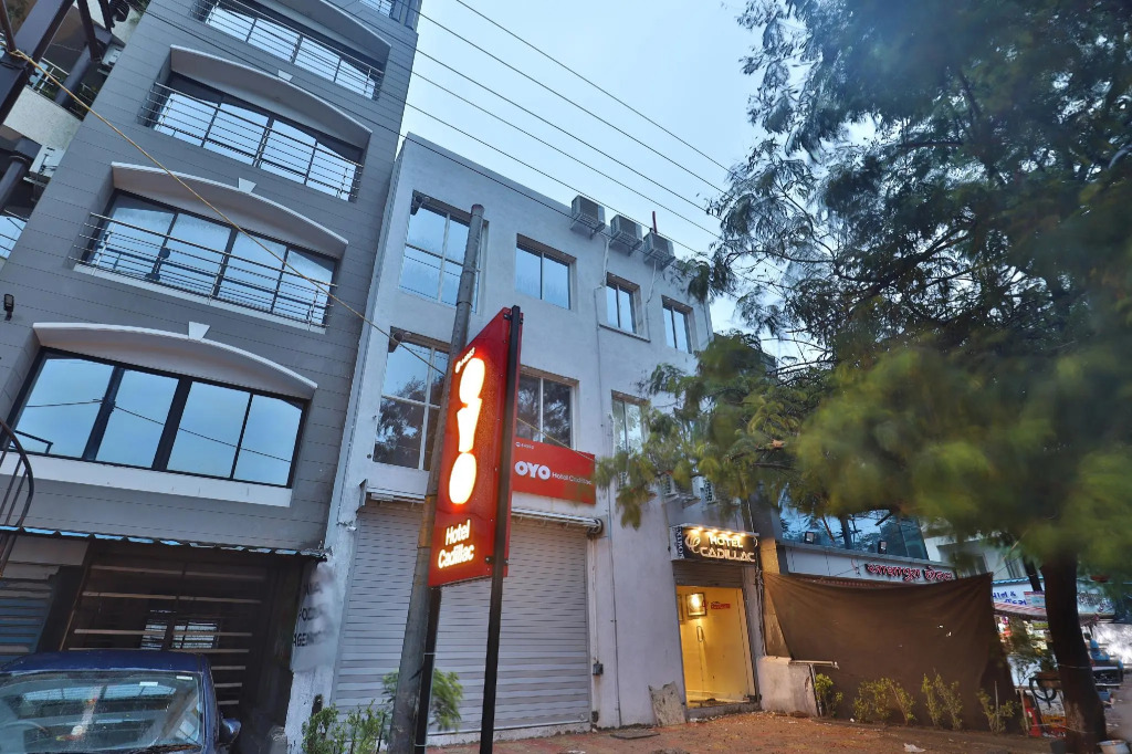 OYO Flagship 44953 Hotel Cadillac