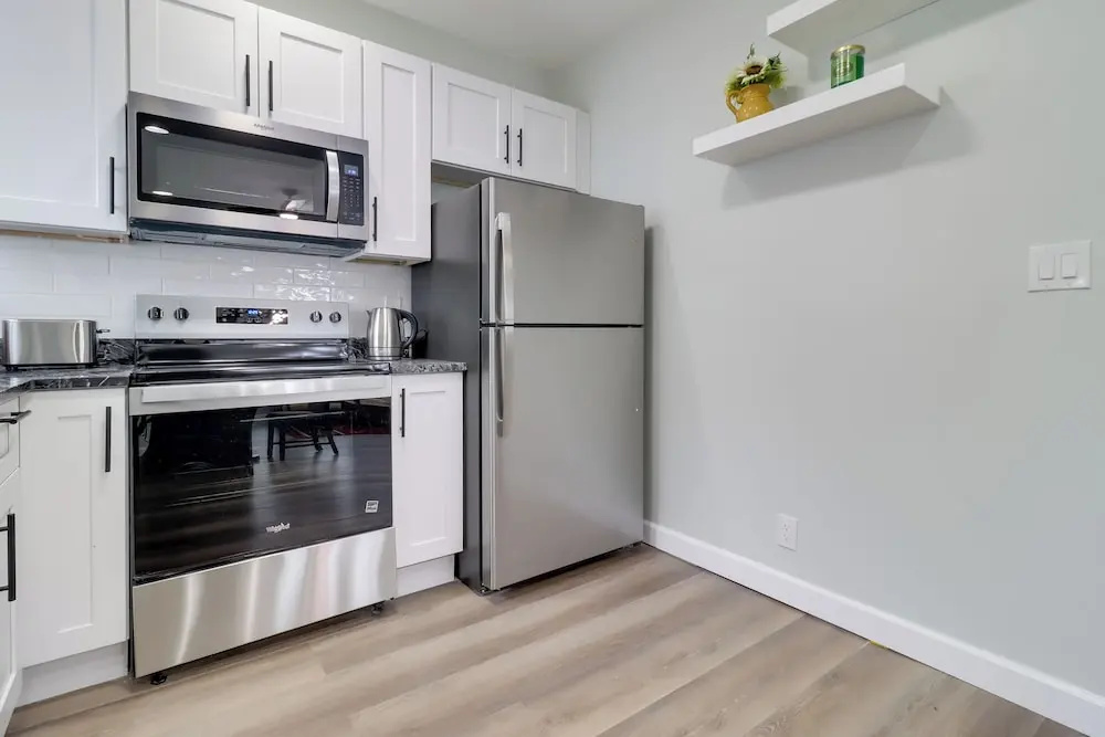 1 Mile to Henry Ford Hospital! Renovated Rental
