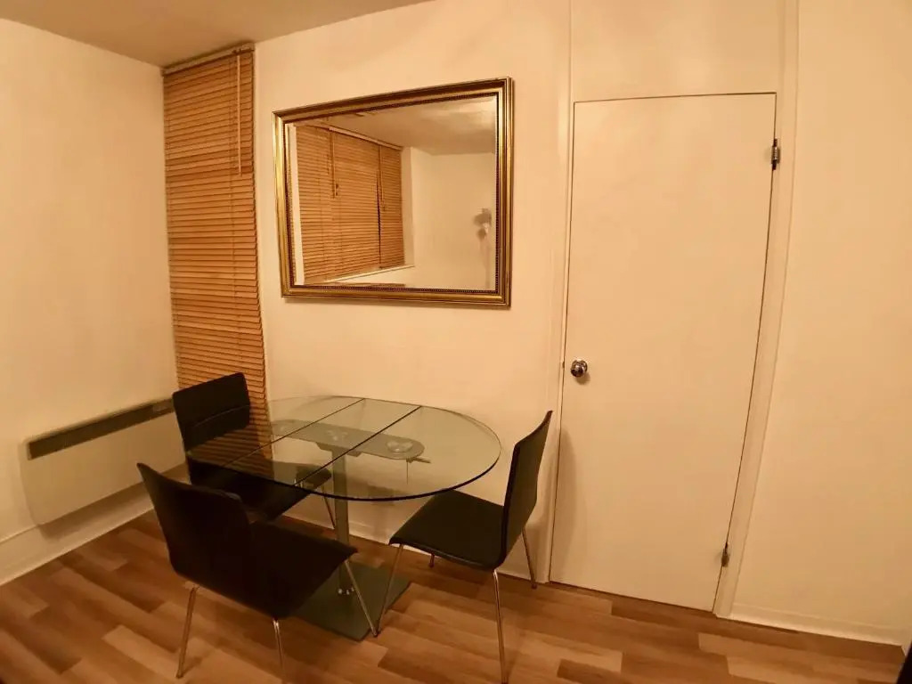 Central Apartment 5 Mins Putney Tube Station