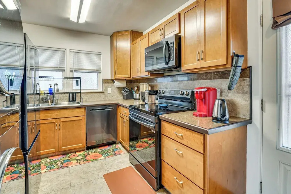7 Mi to Dtwn Denver: Pet-friendly Home w/ Yard