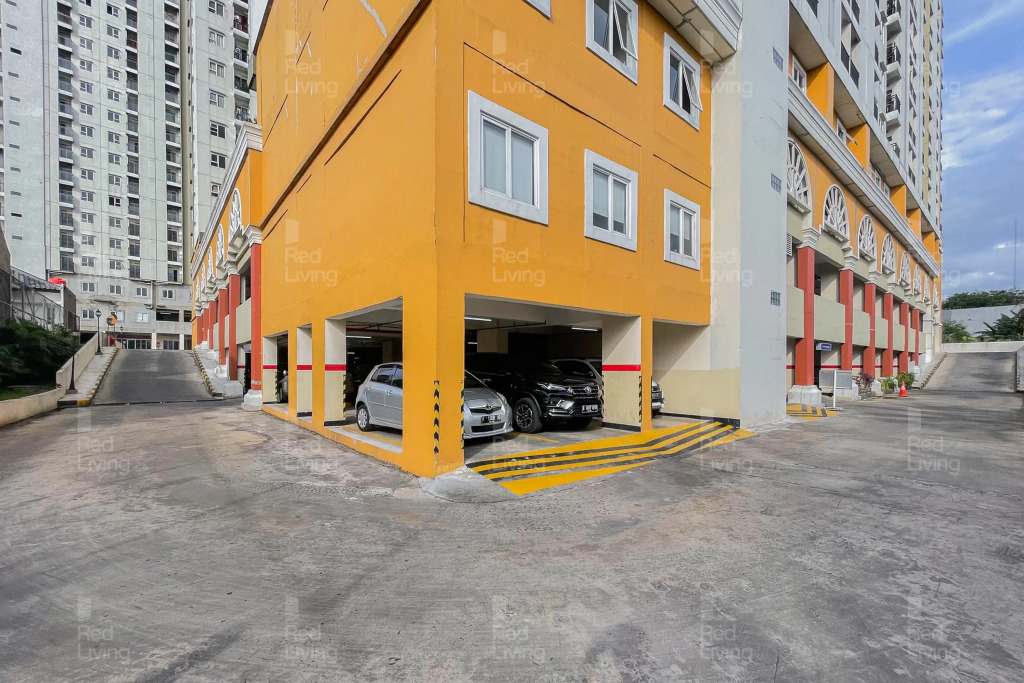 RedLiving Apartemen Cinere Resort - Gold Room
