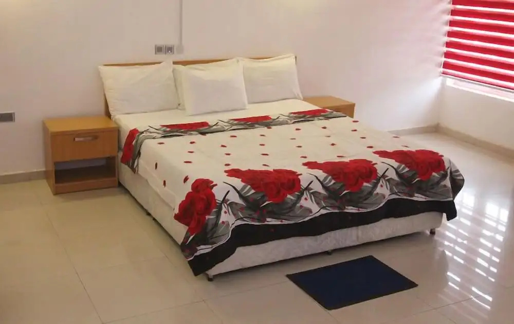 Отель Roses Regency Suites