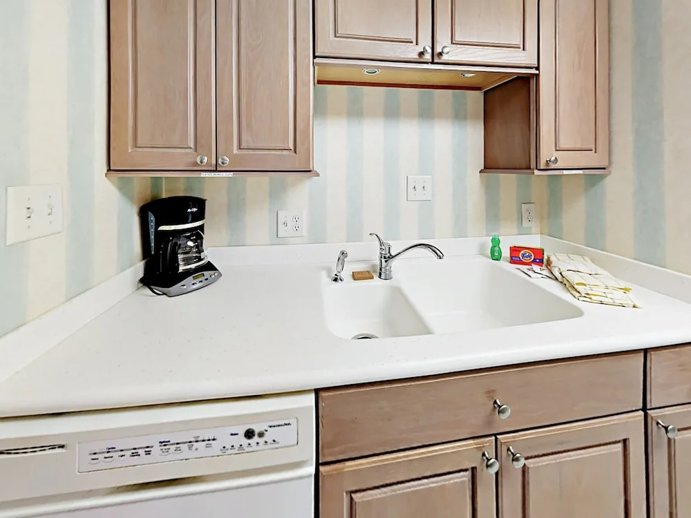 Forest Beach Unit 105 - 2 Br Condo