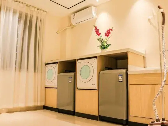 City Comfort Inn Hotel (Wuzhou Sanlong Avenue Government Affairs Center)