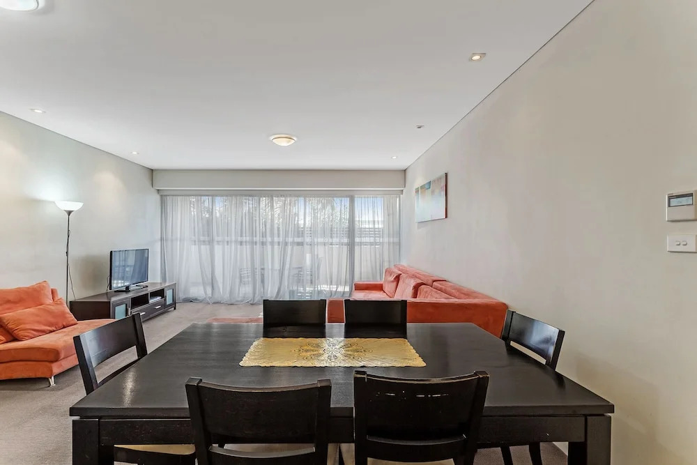 Cote D'Azur, Unit 40/61 Donald Street