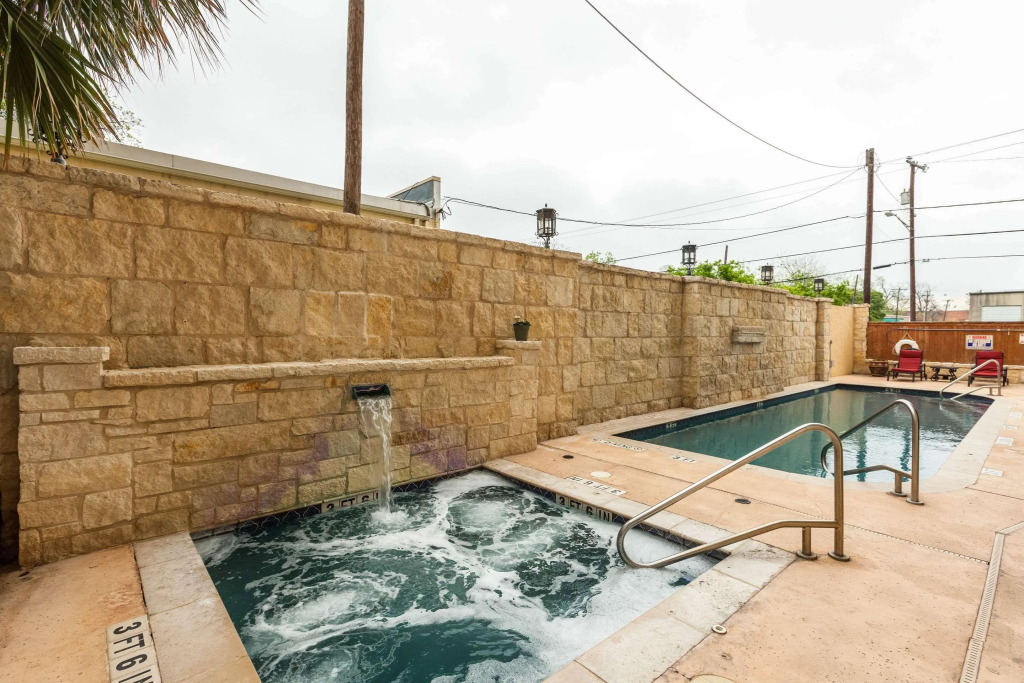 Comfort Suites Alamo-River walk