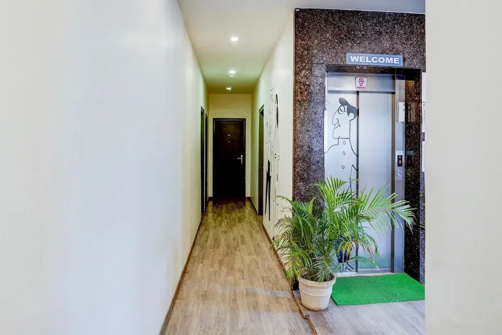 Cozy Stays Near Halasuru Metro Station