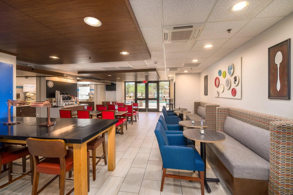Holiday Inn Express Phoenix-Airport/University Drive by IHG