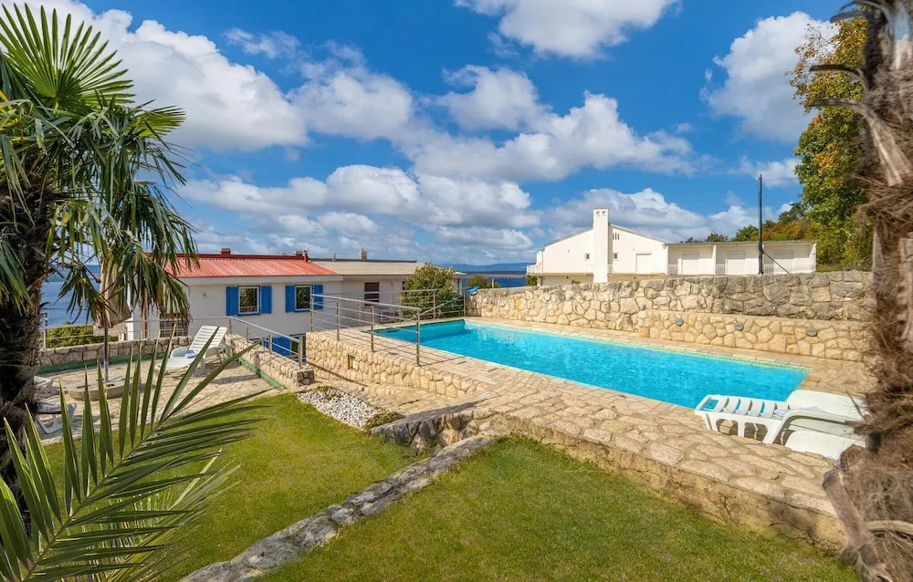 Awesome Home in Dramalj With Wifi and 5 Bedrooms