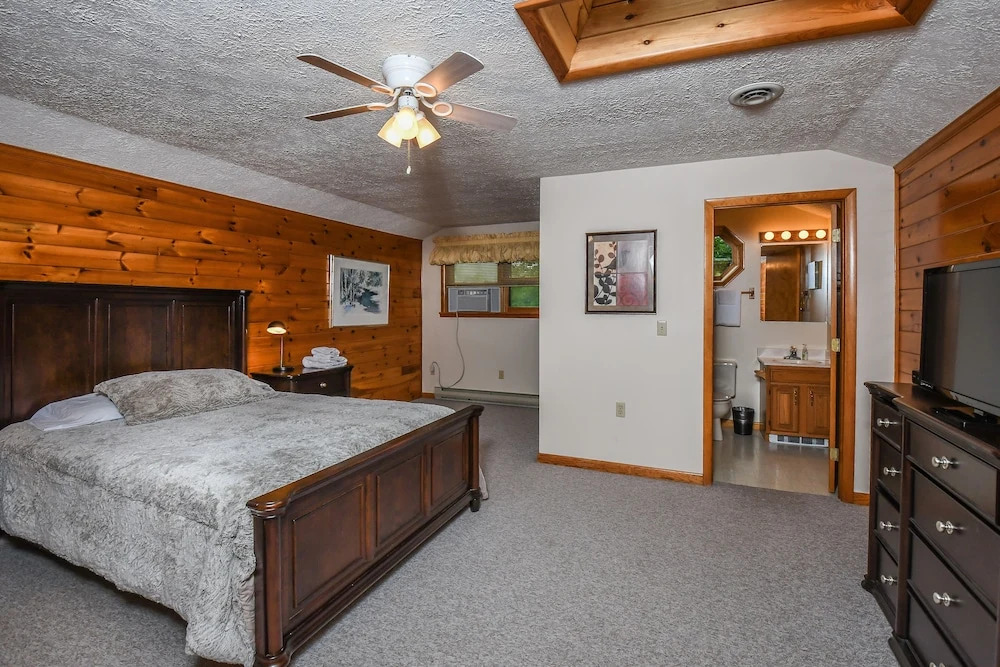 Hillside Retreat 4 Bedroom House